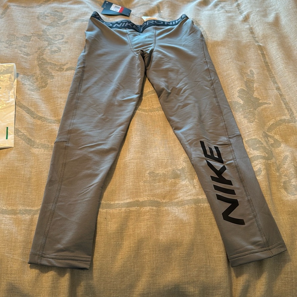 Nike compression leggings, tight fit. Sz L nwt